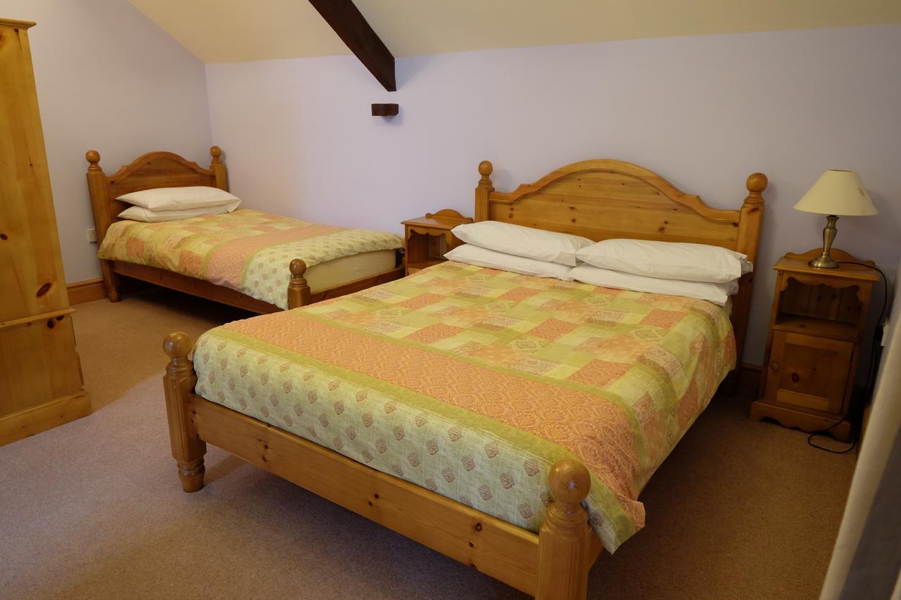 Brynderwen Bed and Breakfast Llangorse Exteriör bild